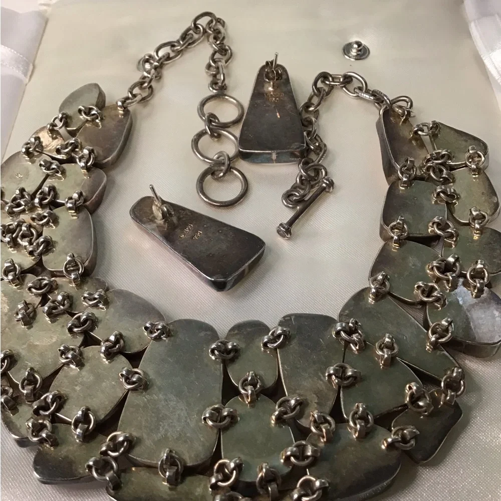 Sterling Pink Conch Necklace & Earrings - Picture 4 of 6